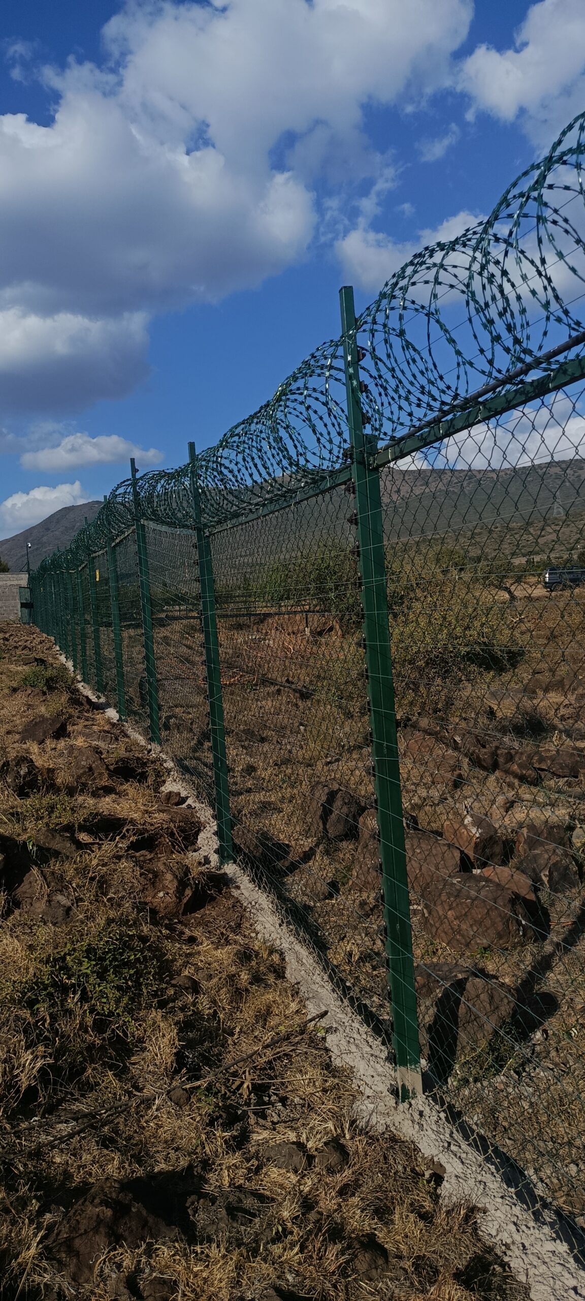 Razor Wire + Chain Link Fence Combo in Kenya – Maximum Security for Homes, Schools & Commercial Properties
